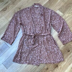 Victoria’s Secret sheer animal print robe with pockets- one size ✔️measurements